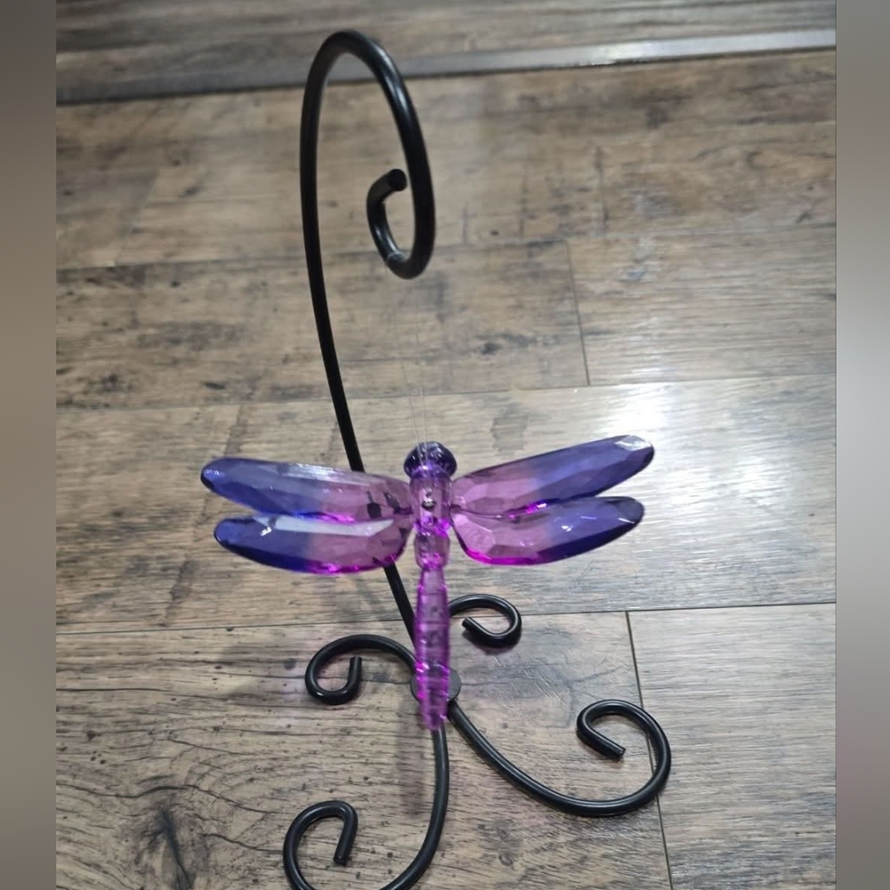 Hanging dragonfly with stand